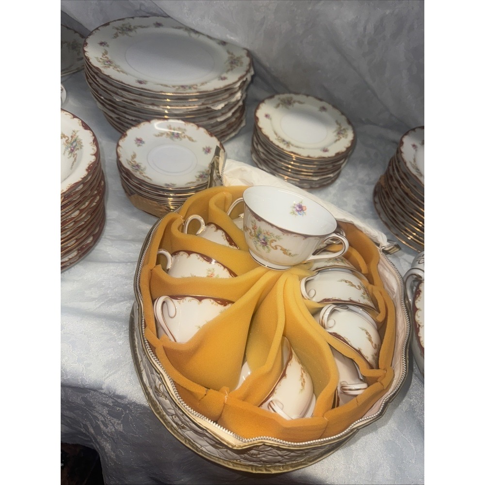 Harmony House Wembley Fine China 92 Piece Set. vintage. - Picture 2 of 16